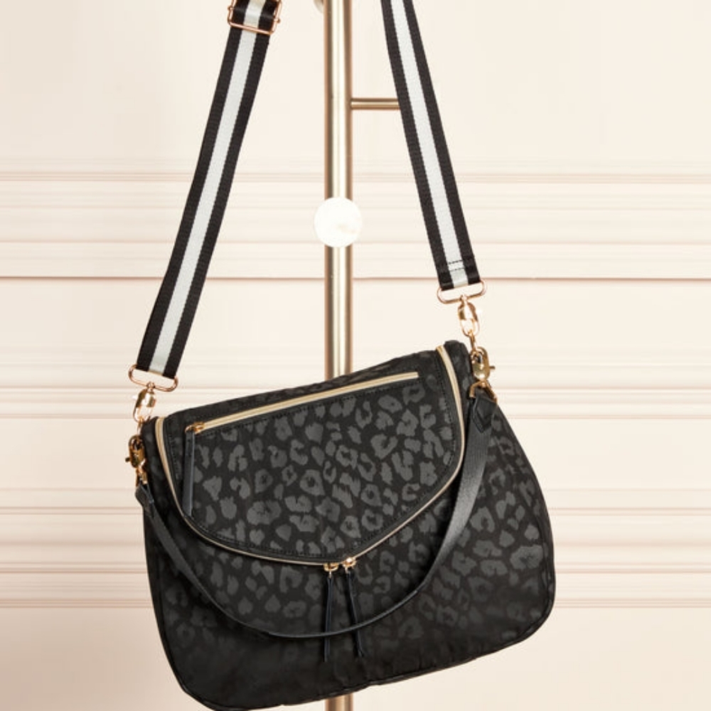 Lady Boss Shoulder Bag Black - Stella&Dot - Picture 2 of 7